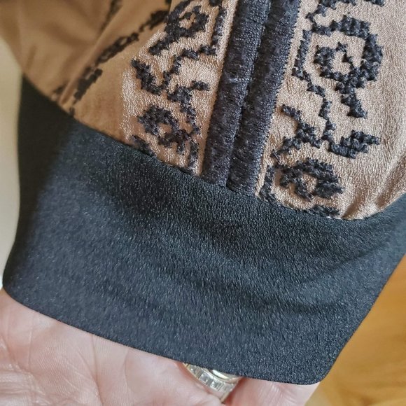 Pleione short sleeve embroidered top Small - Picture 9 of 13